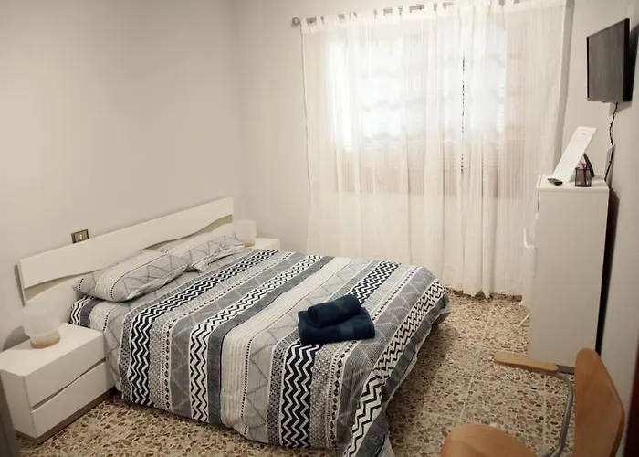 Amplia Casa 5 Habitaciones En Santa Cruz Con Zona Para Trabajar